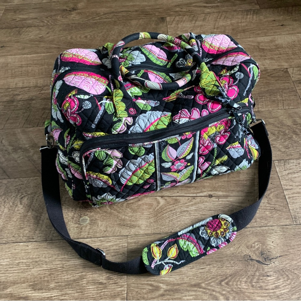 Vera Bradley moon blooms duffel bag weekender size great condition